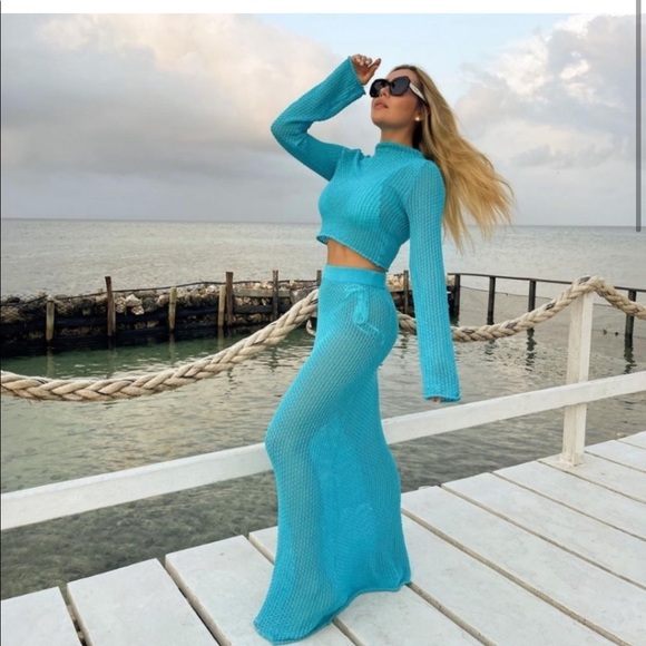 Luxurious blue knit crop top. Matching set available. Beach set. Going out set. - Picture 3 of 9